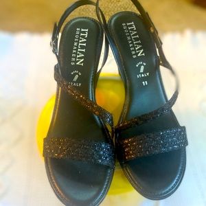 NWOT - Italian Shoemakers Women’s Wedge